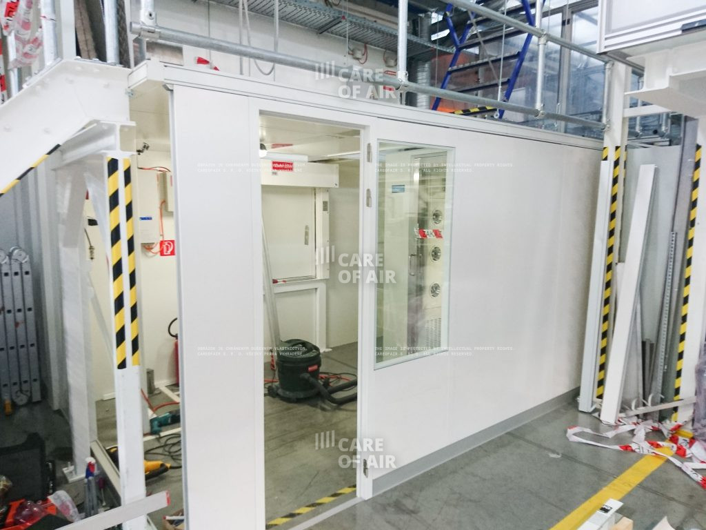 Cleanroom personal air showers construction